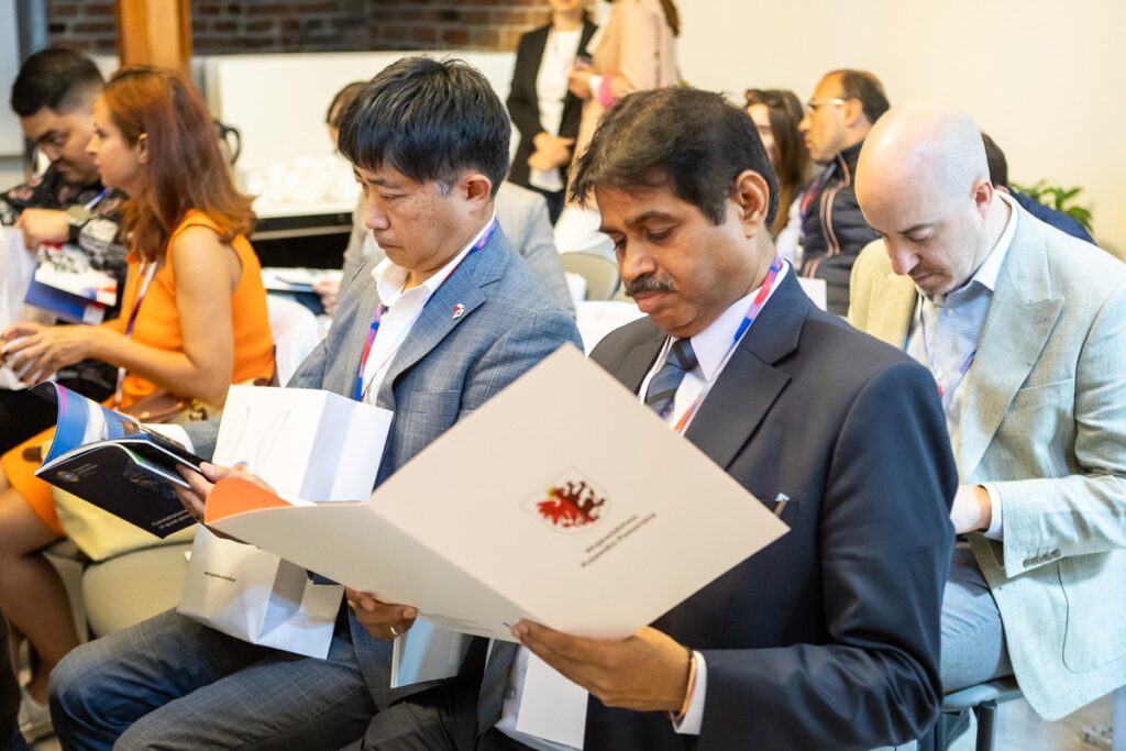 Spotkanie z radcami handlowymi ambasad, fot. Szymon Zdziebło/tarantoga.pl dla UMWKP