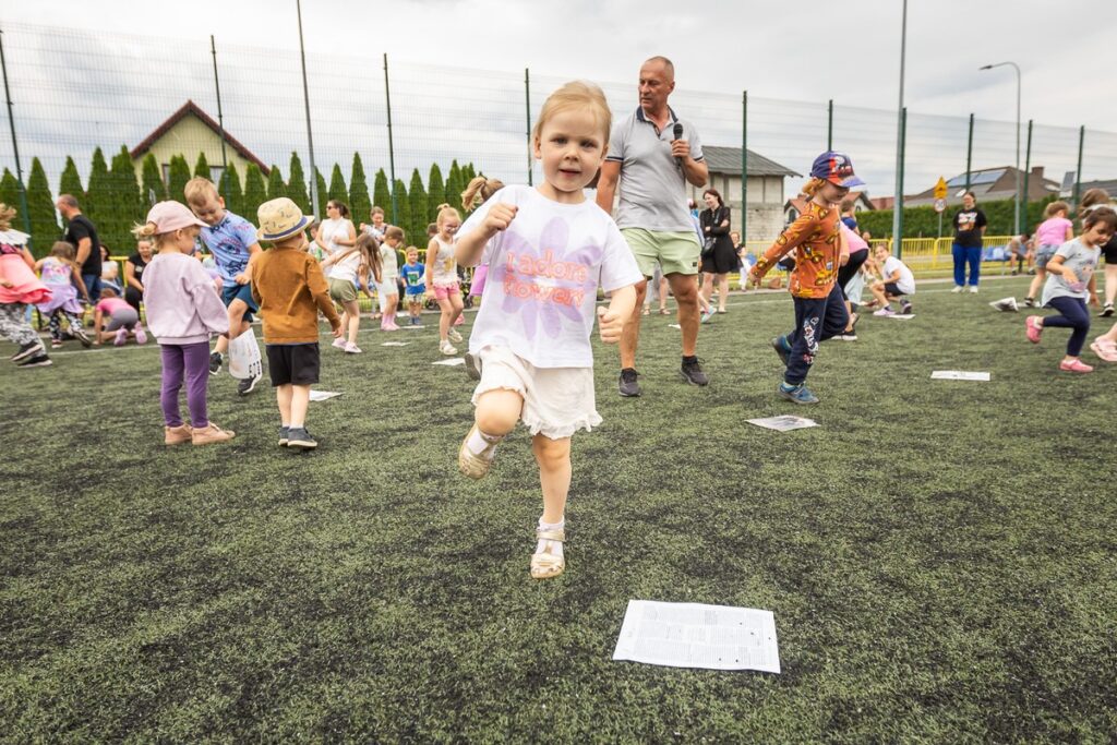Sportowy dzień z aktywną gminą w Unisławiu, fot. Szymon Zdziebło, tarantoga.pl dla UMWKP