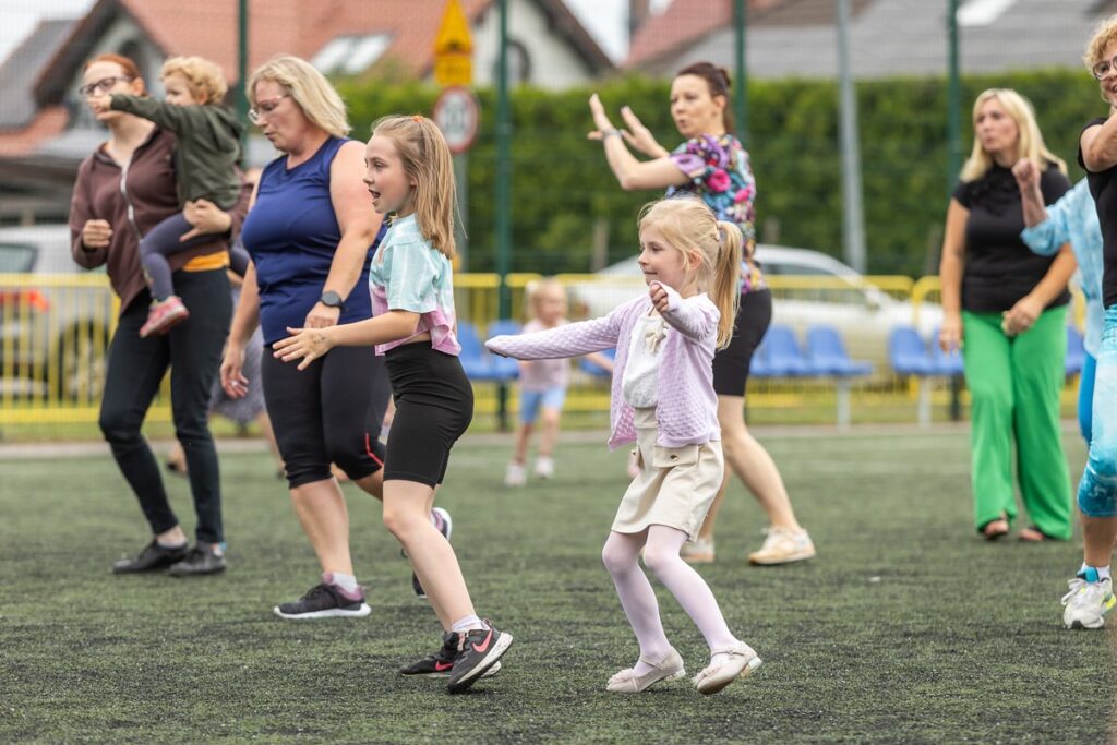 Sportowy dzień z aktywną gminą w Unisławiu, fot. Szymon Zdziebło, tarantoga.pl dla UMWKP