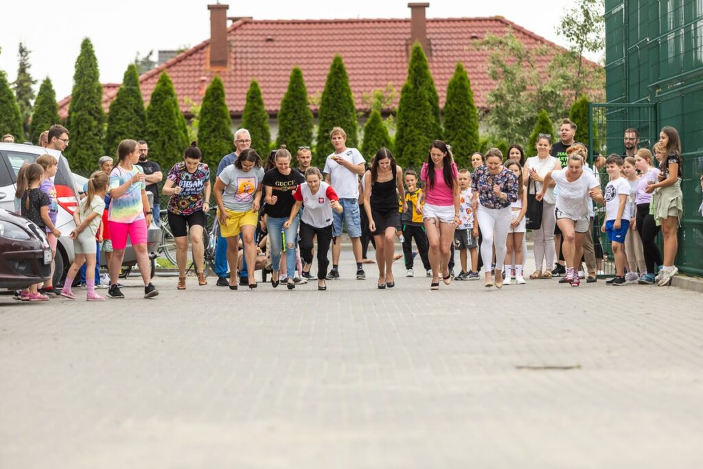 Sportowy dzień z aktywną gminą w Unisławiu, fot. Szymon Zdziebło, tarantoga.pl dla UMWKP