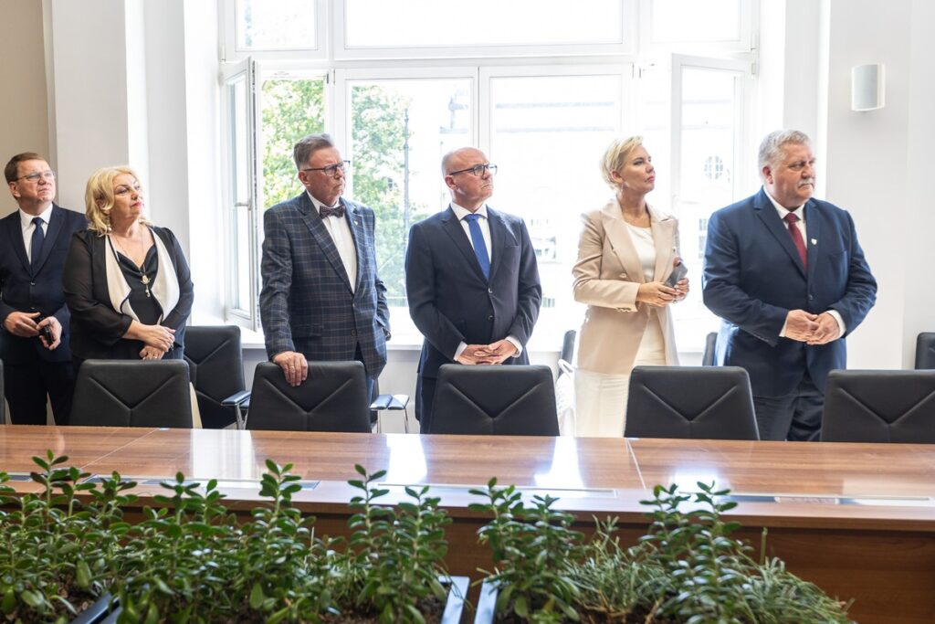 Otwarcie wystawy poświęconej gen. Zbigniewowi Nowkowi fot. Szymon Zdziebło/tarantoga.pl dla UMWKP