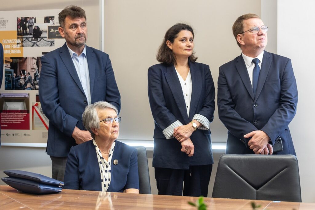 Otwarcie wystawy poświęconej gen. Zbigniewowi Nowkowi fot. Szymon Zdziebło/tarantoga.pl dla UMWKP