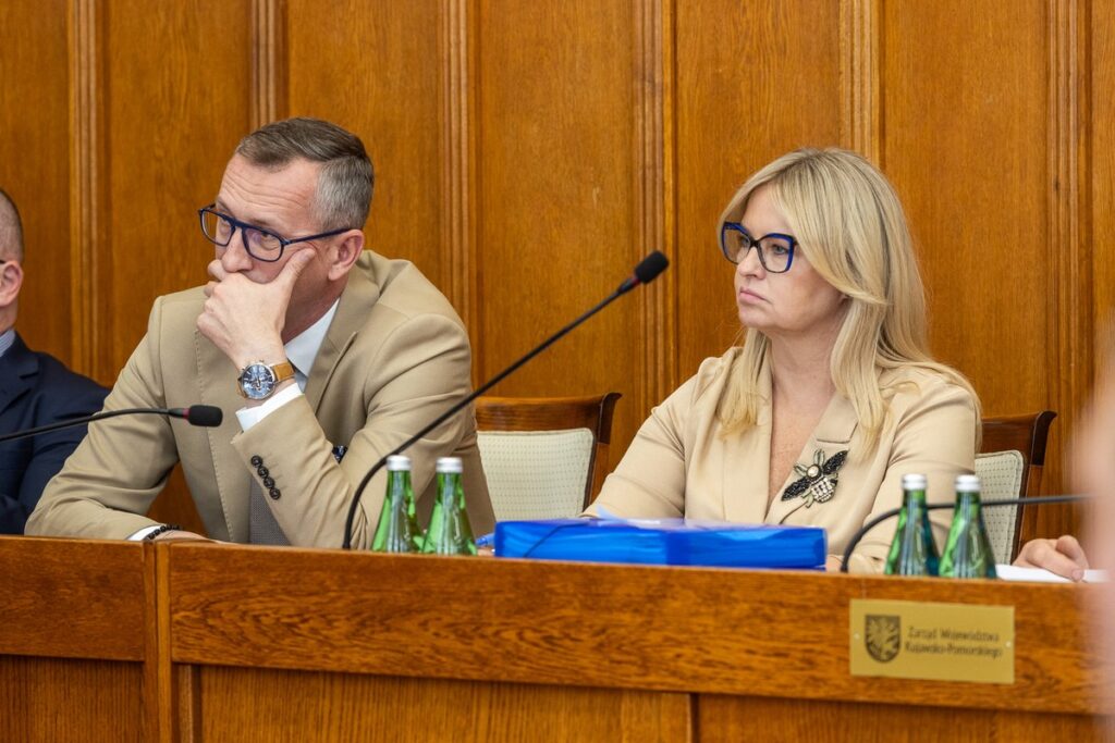 Sesja absolutoryjna sejmiku województwa, Szymon Zdziebło, tarantoga.pl dla UMWKP