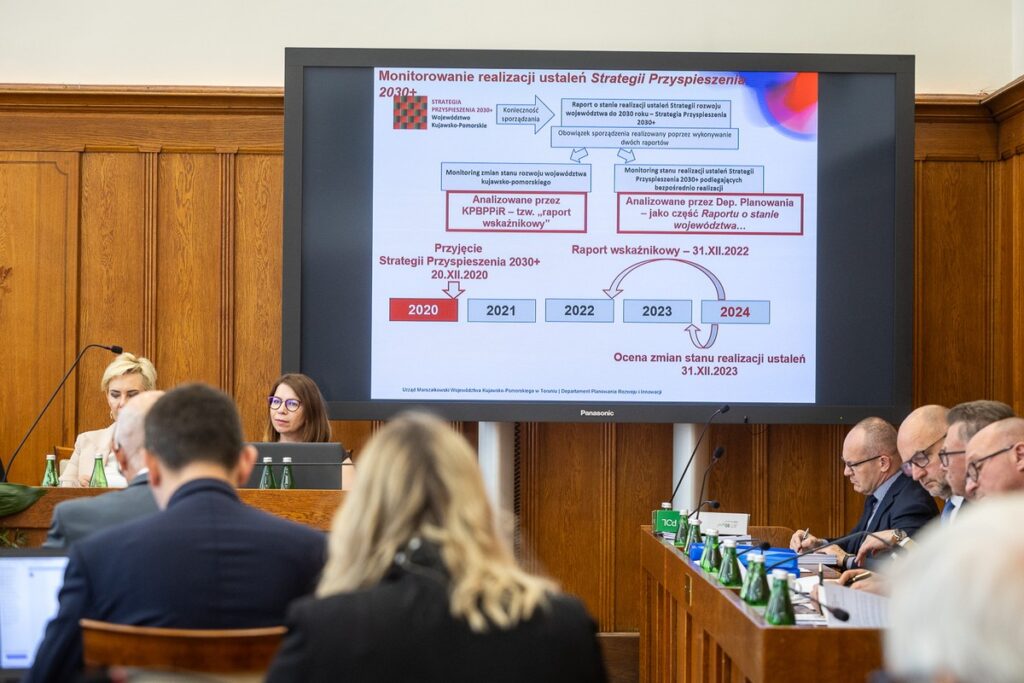 Sesja absolutoryjna sejmiku województwa, Szymon Zdziebło, tarantoga.pl dla UMWKP