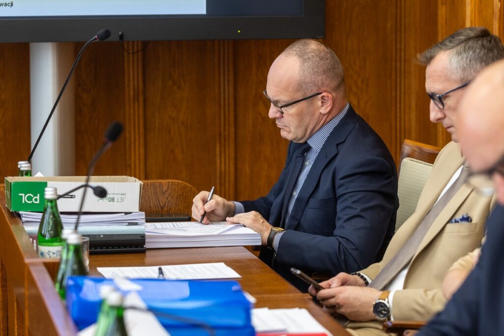Sesja absolutoryjna sejmiku województwa, fot. Szymon Zdziebło dla UMWKP