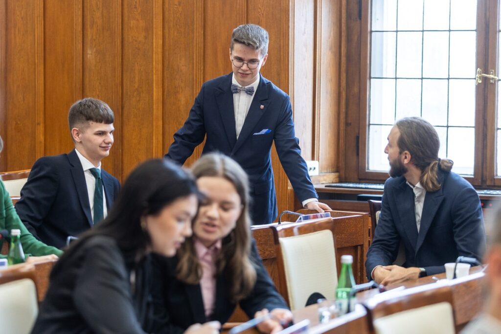 Pierwsze posiedzenie Młodzieżowego Sejmiku Województwa Kujawsko-Pomorskiego drugiej kadencji, fot. Szymon Zdziebło/tarantoga.pl dla UMWKP