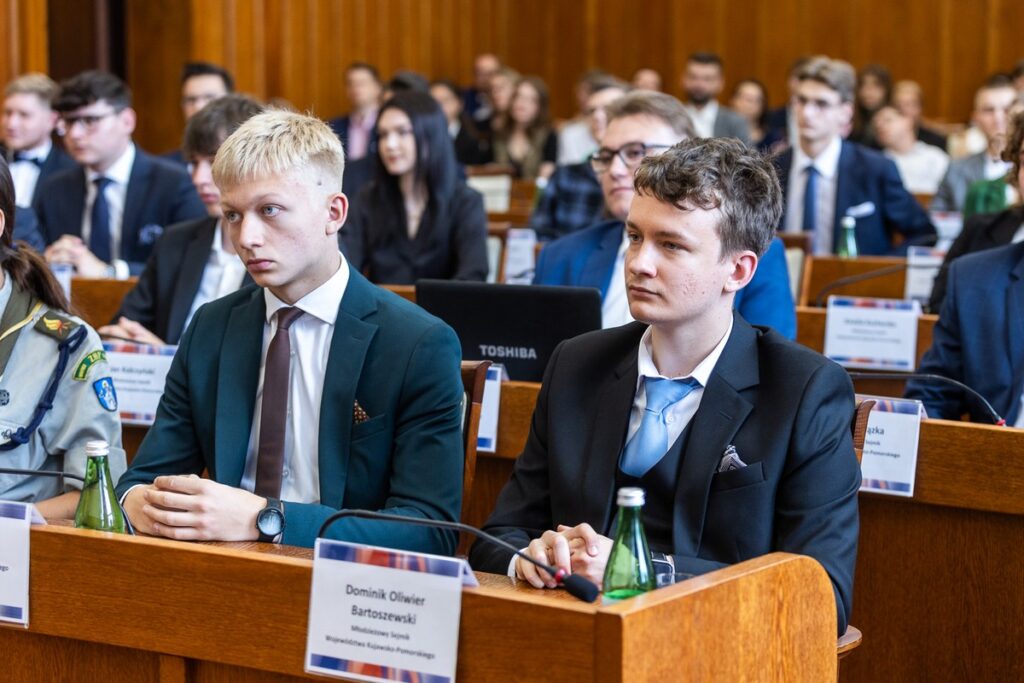 Pierwsze posiedzenie Młodzieżowego Sejmiku Województwa Kujawsko-Pomorskiego drugiej kadencji, fot. Szymon Zdziebło/tarantoga.pl dla UMWKP