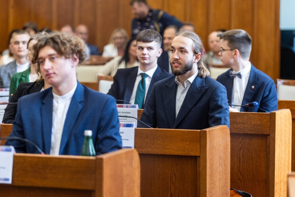 Pierwsze posiedzenie Młodzieżowego Sejmiku Województwa Kujawsko-Pomorskiego drugiej kadencji, fot. Szymon Zdziebło/tarantoga.pl dla UMWKP