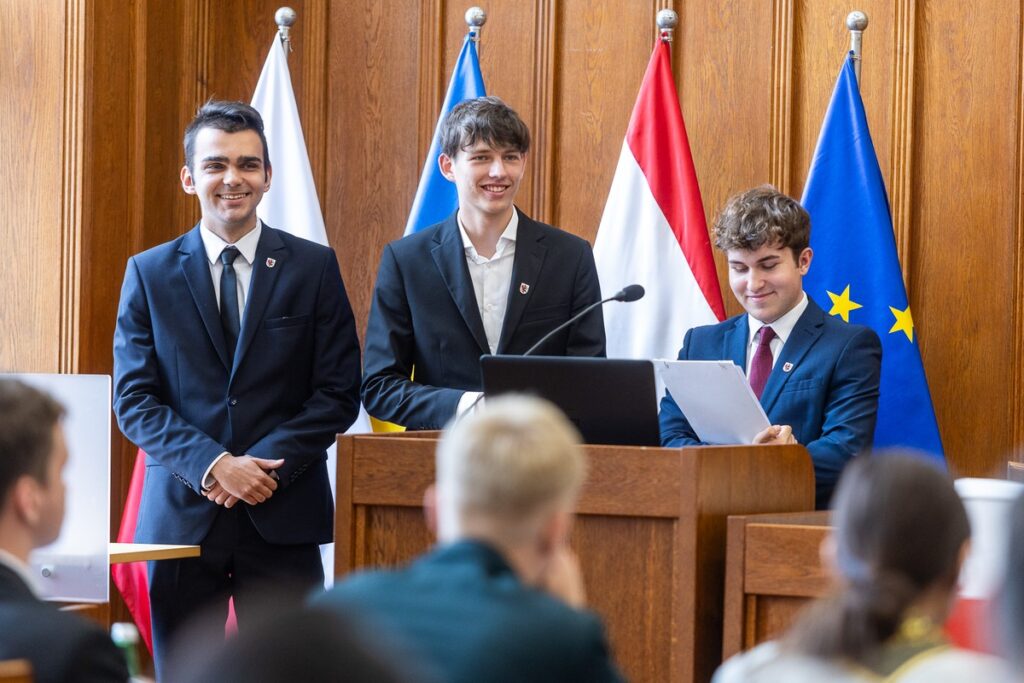 Pierwsze posiedzenie Młodzieżowego Sejmiku Województwa Kujawsko-Pomorskiego drugiej kadencji, fot. Szymon Zdziebło/tarantoga.pl dla UMWKP