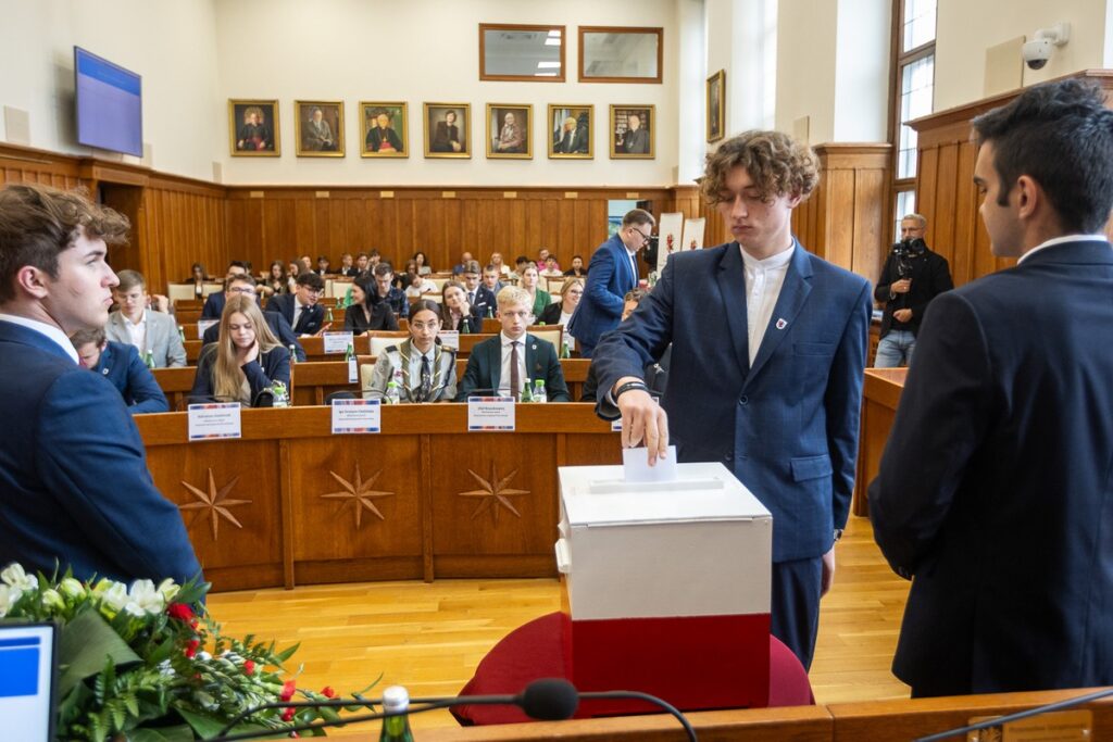 Pierwsze posiedzenie Młodzieżowego Sejmiku Województwa Kujawsko-Pomorskiego drugiej kadencji, fot. Szymon Zdziebło/tarantoga.pl dla UMWKP