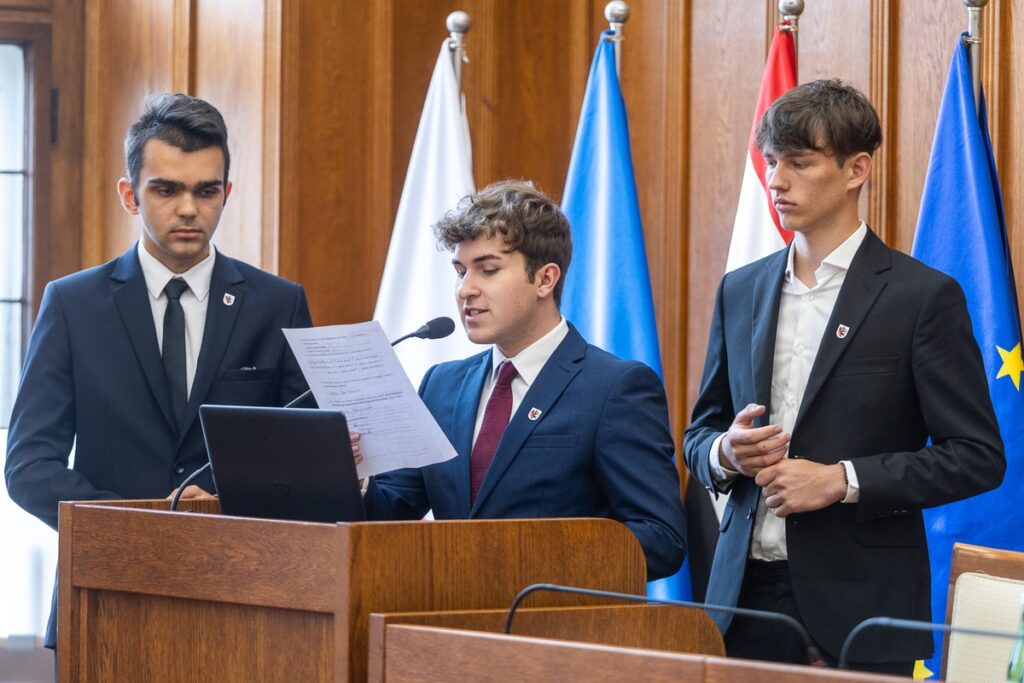 Pierwsze posiedzenie Młodzieżowego Sejmiku Województwa Kujawsko-Pomorskiego drugiej kadencji, fot. Szymon Zdziebło/tarantoga.pl dla UMWKP