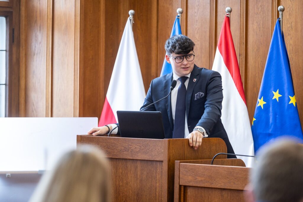 Pierwsze posiedzenie Młodzieżowego Sejmiku Województwa Kujawsko-Pomorskiego drugiej kadencji, fot. Szymon Zdziebło/tarantoga.pl dla UMWKP