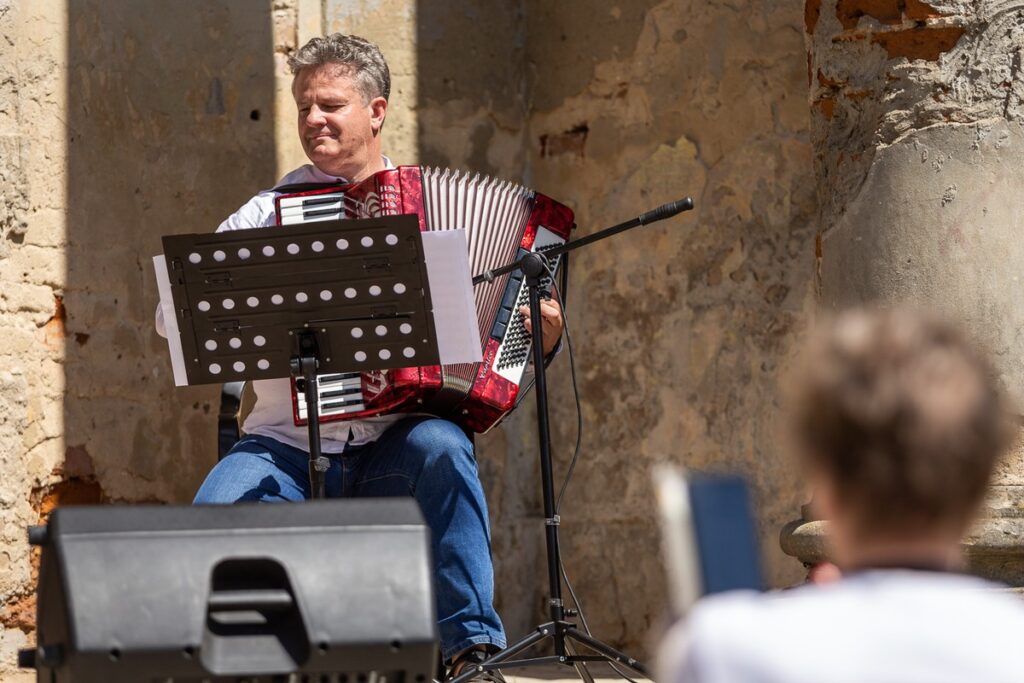 Piknik w Nawrze w 2023 roku fot. Szymon Zdziebło/tarantoga.pl dla UMWKP