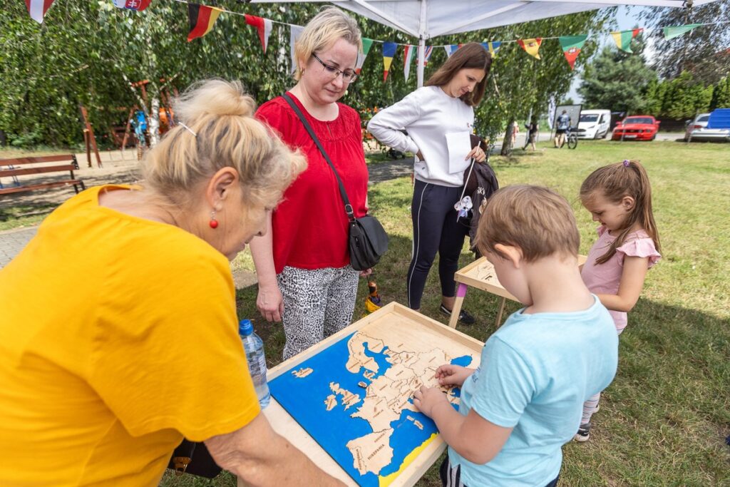 Piknik europejski w Łubiance, fot. Szymon Zdziebło, tarantoga.pl dla UMWKP