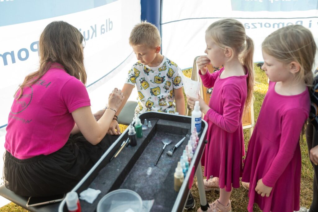 Piknik europejski w Łubiance, fot. Szymon Zdziebło, tarantoga.pl dla UMWKP