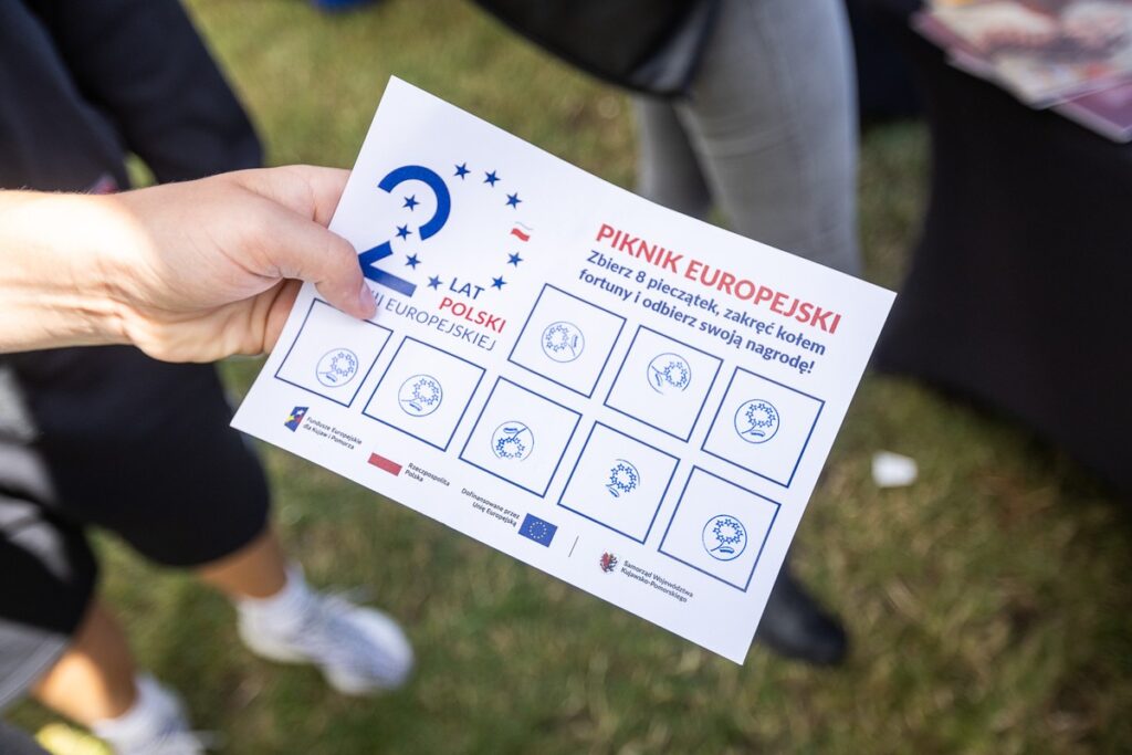 Piknik europejski w Łubiance, fot. Szymon Zdziebło, tarantoga.pl dla UMWKP