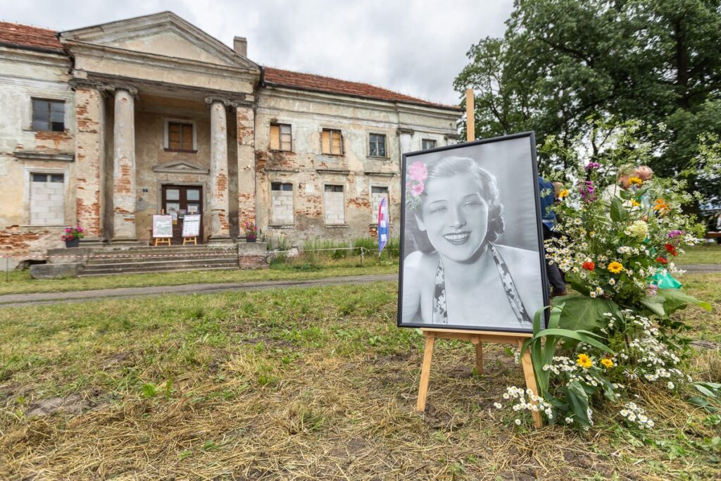Piknik na rozpoczęcie wakacji w Nawrze, fot. Szymon Zdziebło, tarantoga.pl dla UMWKP