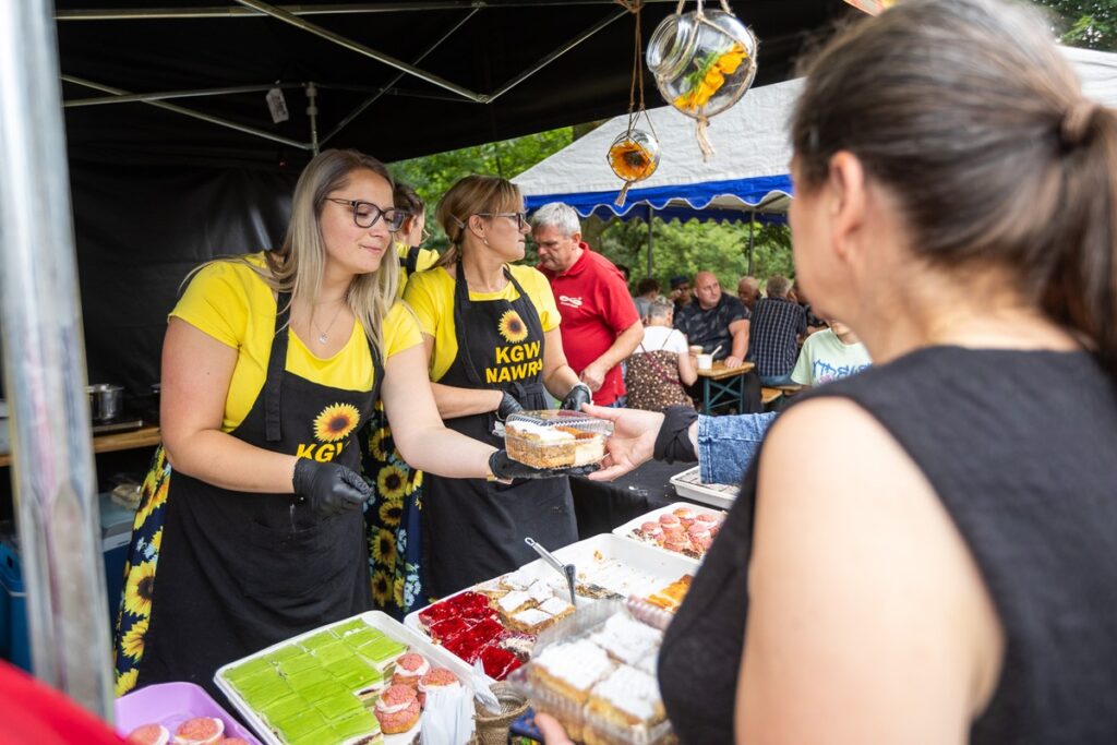 Piknik na rozpoczęcie wakacji w Nawrze, fot. Szymon Zdziebło, tarantoga.pl dla UMWKP