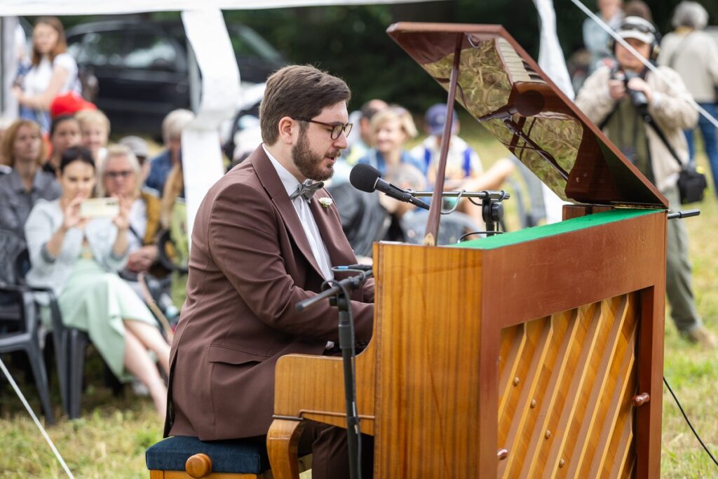Piknik na rozpoczęcie wakacji w Nawrze, fot. Szymon Zdziebło, tarantoga.pl dla UMWKP