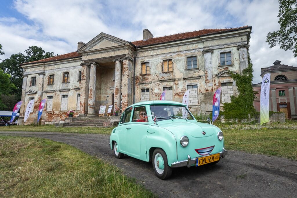 Piknik na rozpoczęcie wakacji w Nawrze, fot. Szymon Zdziebło, tarantoga.pl dla UMWKP