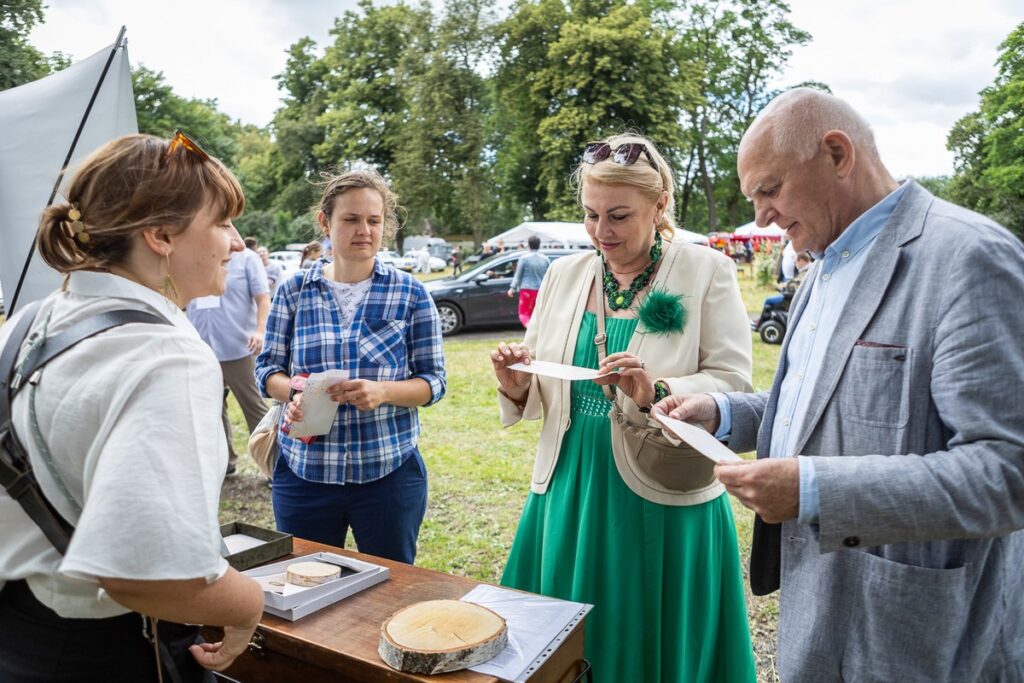 Piknik na rozpoczęcie wakacji w Nawrze, fot. Szymon Zdziebło, tarantoga.pl dla UMWKP