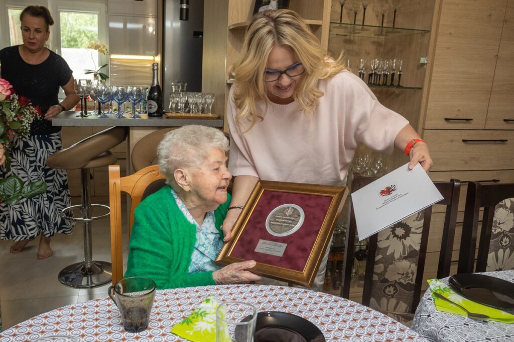 Setne urodziny Bronisławy Nizio fot. Mikołaj Kuras dla UMWKP