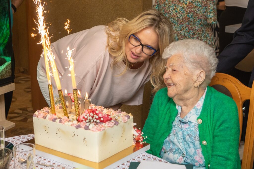 Wręczenie medalu Unitas Durat Bronisławie Nizio fot. Mikołaj Kuras dla UMWKP