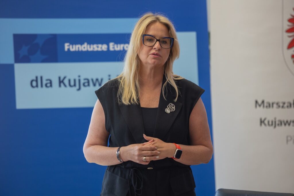 Ceremonia przekazania umowy z Pesą, fot. Mikołaj Kuras dla UMWKP