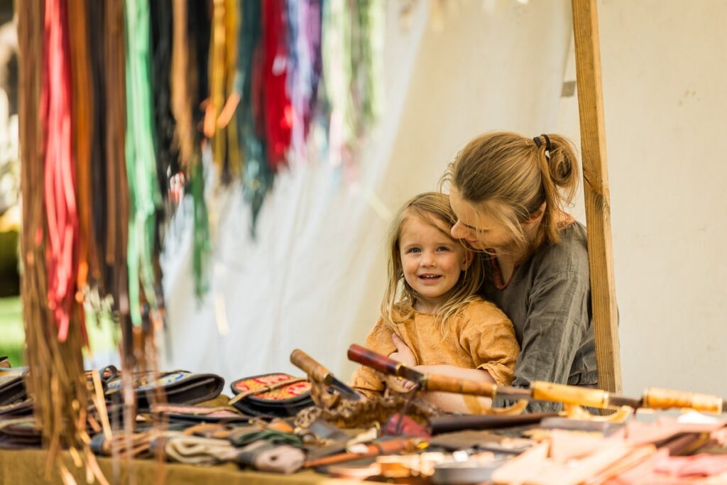 Majówka w Biskupinie fot. Tomasz Czachorowski/eventphoto.com.pl dla UMWKP