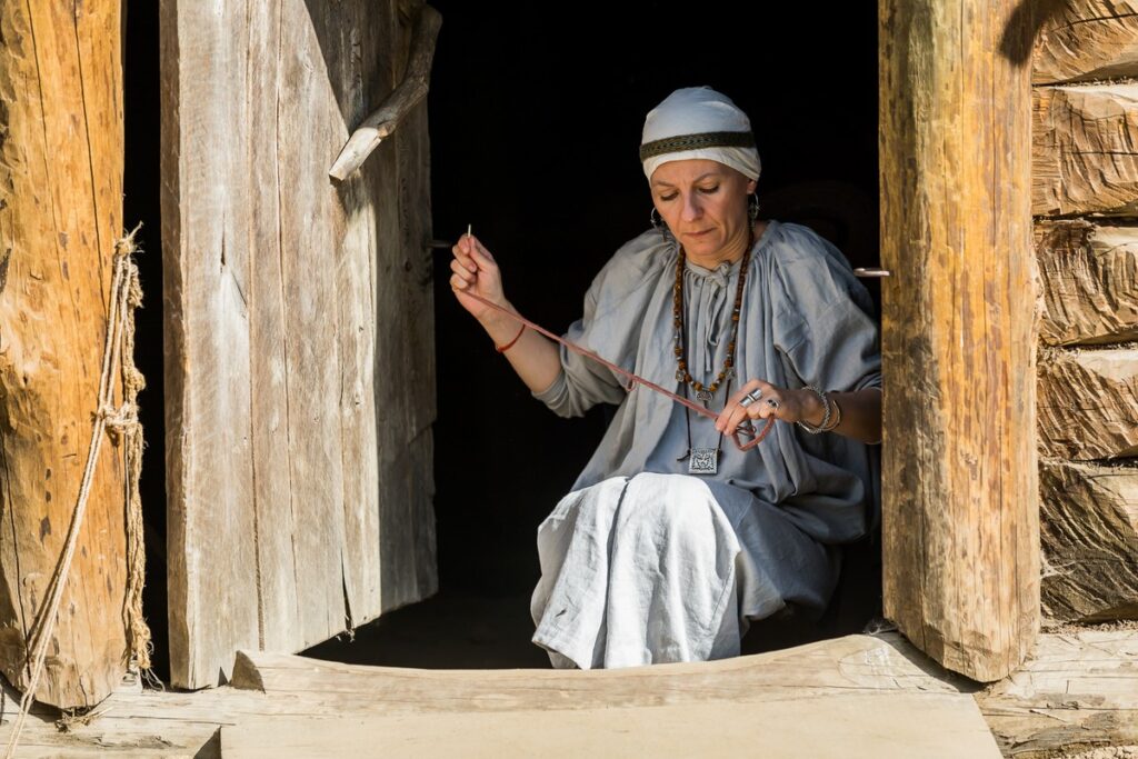 Majówka w Biskupinie fot. Tomasz Czachorowski/eventphoto.com.pl dla UMWKP