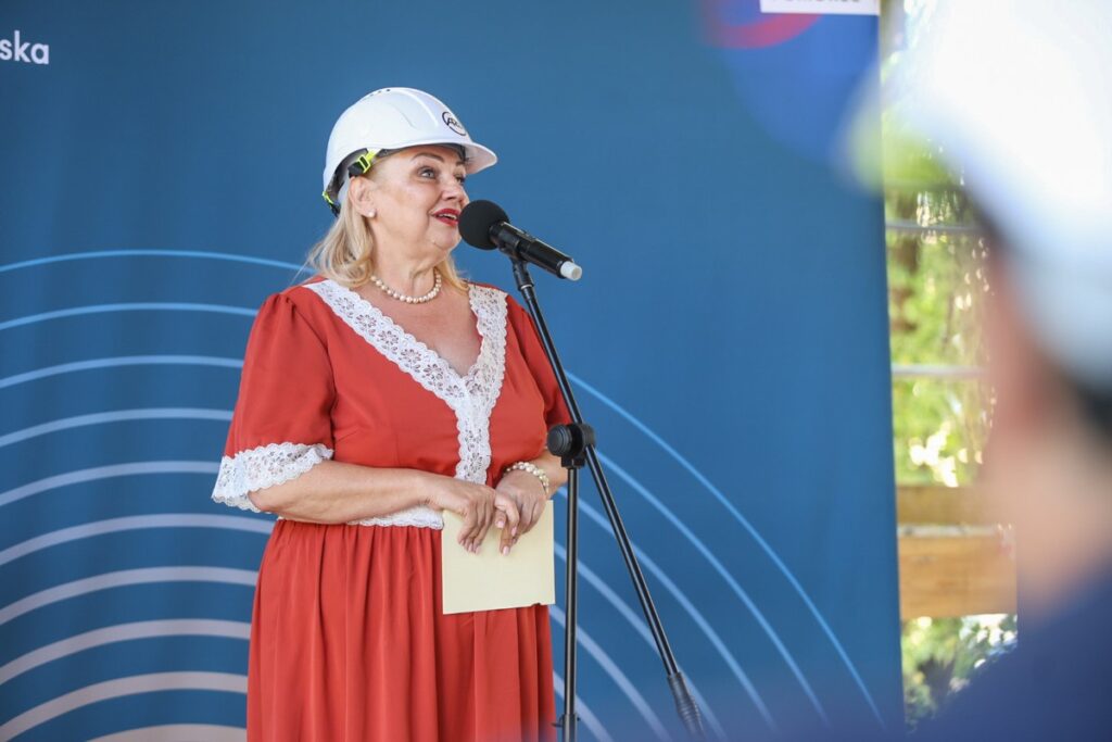 Ceremonia zawieszenia wiechy na nowym skrzydle Książnicy Kopernikańskiej, fot. Szymon Zdziebło dla UMWKP