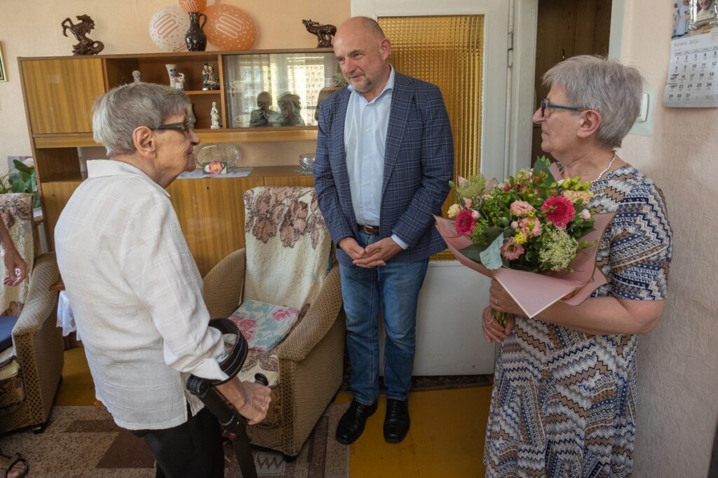 Wręczenie medalu Unitas Durat Annie Jankowskiej, fot. Mikołaj Kuras dla UMWKP
