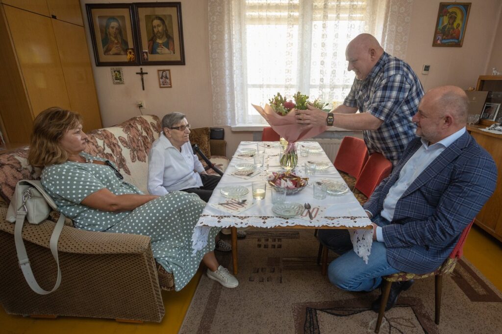 Wręczenie medalu Unitas Durat Annie Jankowskiej, fot. Mikołaj Kuras dla UMWKP