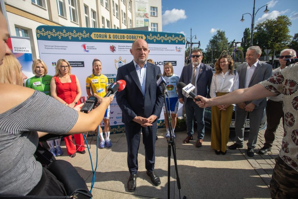 Konferencja prasowa przed wyścigiem kolarskim Śladami królewny Anny Wazówny, fot. Mikołaj Kuras dla UMWKP