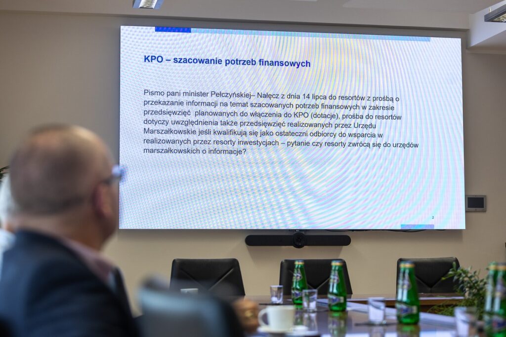 Spotkanie marszałka Piotra Całbeckiego z wiceministrem Jackiem Karnowskim, fot. Szymon Zdziebło/tarantoga dla UMWKP