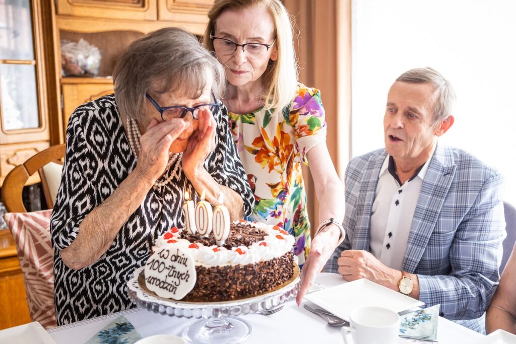 Wręczenie medalu Unitas Durat Apolonii Czarneckiej, fot. Szymon Zdziebło/tarantoga.pl dla UMWKP