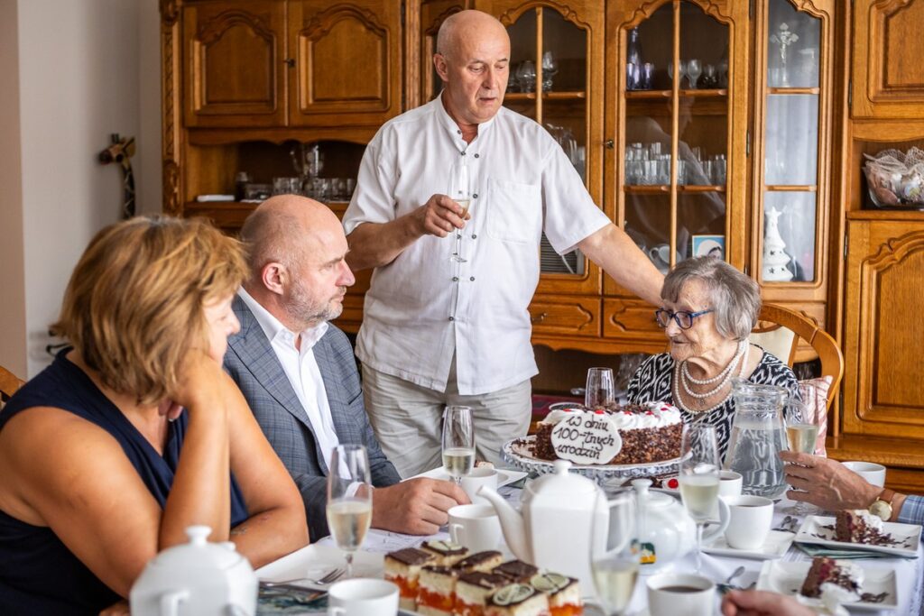 Wręczenie medalu Unitas Durat Apolonii Czarneckiej, fot. Szymon Zdziebło/tarantoga.pl dla UMWKP