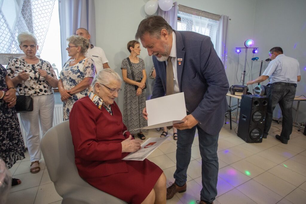 Wręczenie medalu Unitas Durat Kazimierze Brzozowskiej, fot. Mikołaj Kuras dla UMWKP