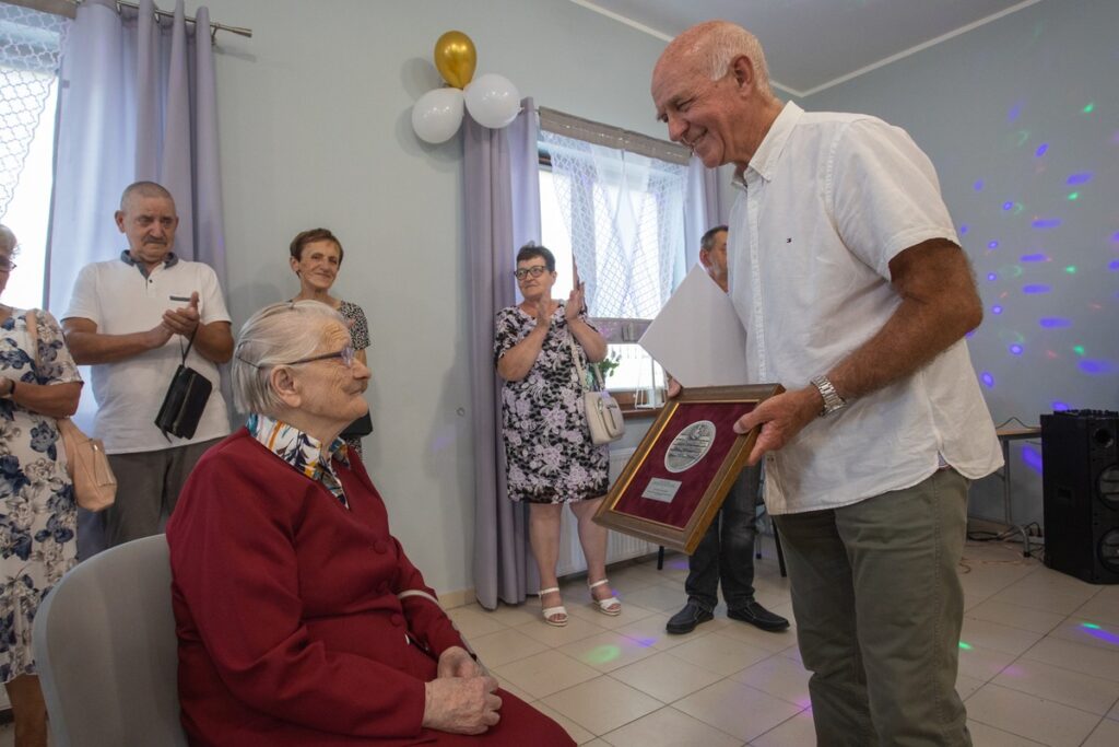 Wręczenie medalu Unitas Durat Kazimierze Brzozowskiej, fot. Mikołaj Kuras dla UMWKP