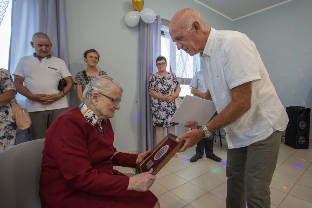 Wręczenie medalu Unitas Durat Kazimierze Brzozowskiej, fot. Mikołaj Kuras dla UMWKP