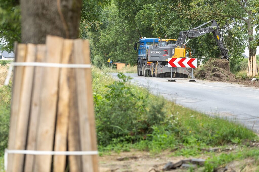 Budowa drogi wojewódzkiej 563, fot. Szymon Zdziebło/tarantoga.pl dla UMWKP