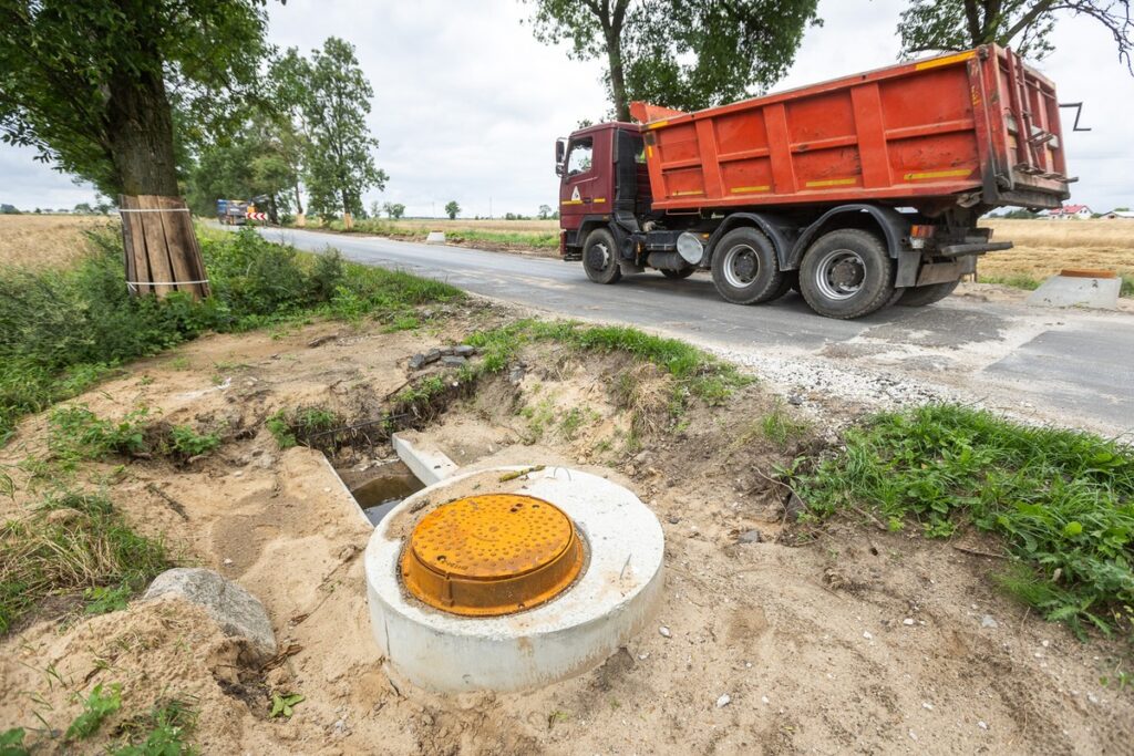 Budowa drogi wojewódzkiej 563, fot. Szymon Zdziebło/tarantoga.pl dla UMWKP