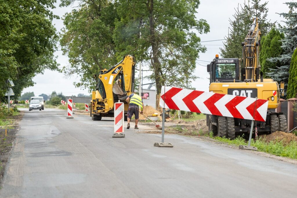 Budowa drogi wojewódzkiej 563, fot. Szymon Zdziebło/tarantoga.pl dla UMWKP