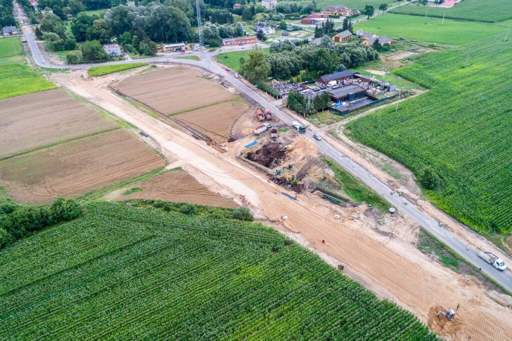 Budowa drogi wojewódzkiej 563, fot. Szymon Zdziebło/tarantoga.pl dla UMWKP