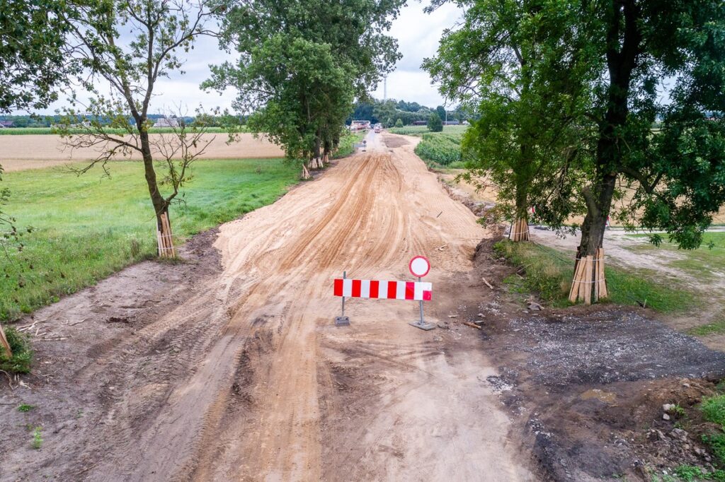 Budowa drogi wojewódzkiej 563, fot. Szymon Zdziebło/tarantoga.pl dla UMWKP