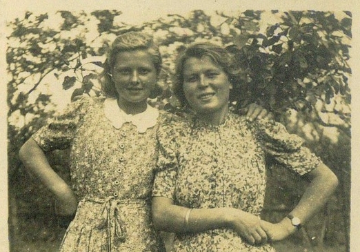 Lata 40-te, z przyjaciółką Marią, fot. z archiwum rodzinnego