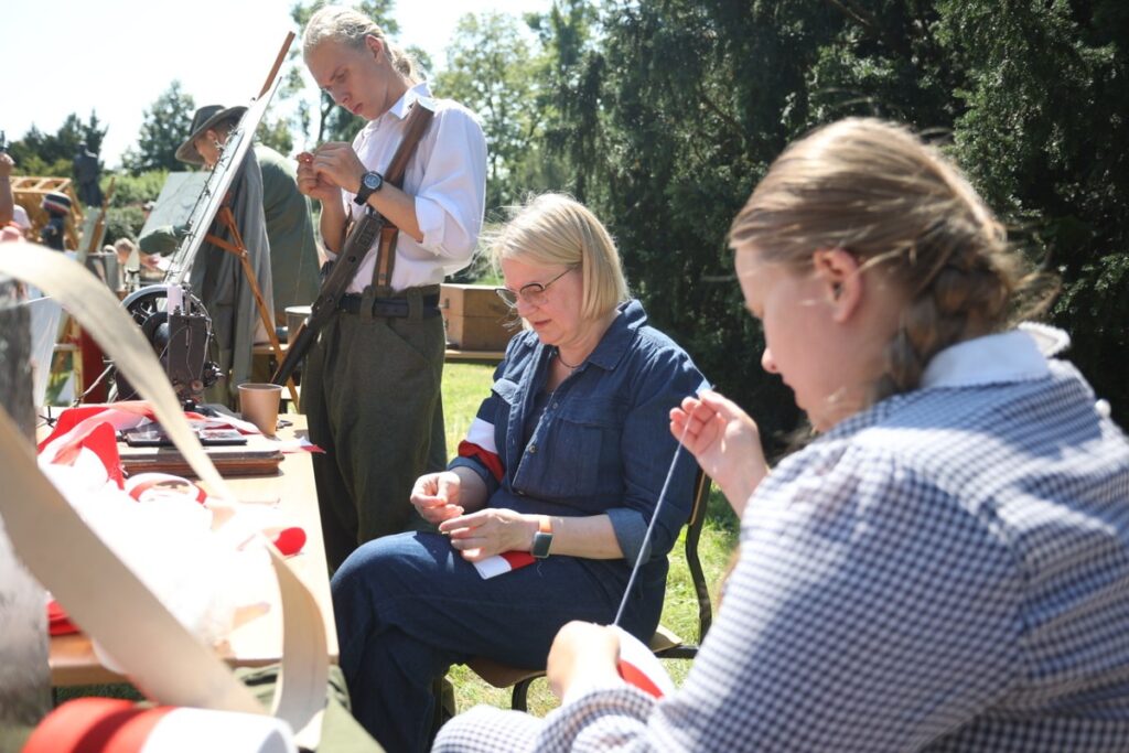 Barykada powstańcza w Toruniu, fot. Mikołaj Kuras dla UMWKP