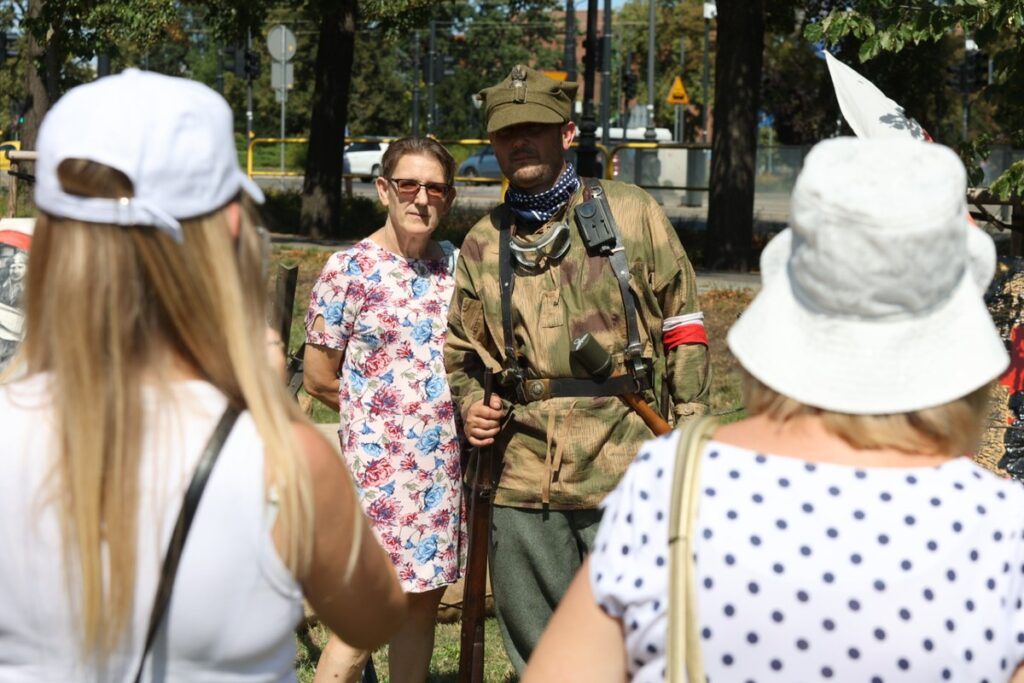 Barykada powstańcza w Toruniu, fot. Mikołaj Kuras dla UMWKP
