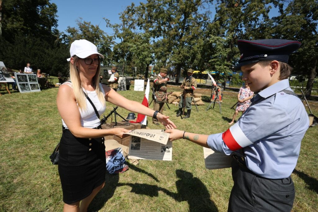 Barykada powstańcza w Toruniu, fot. Mikołaj Kuras dla UMWKP