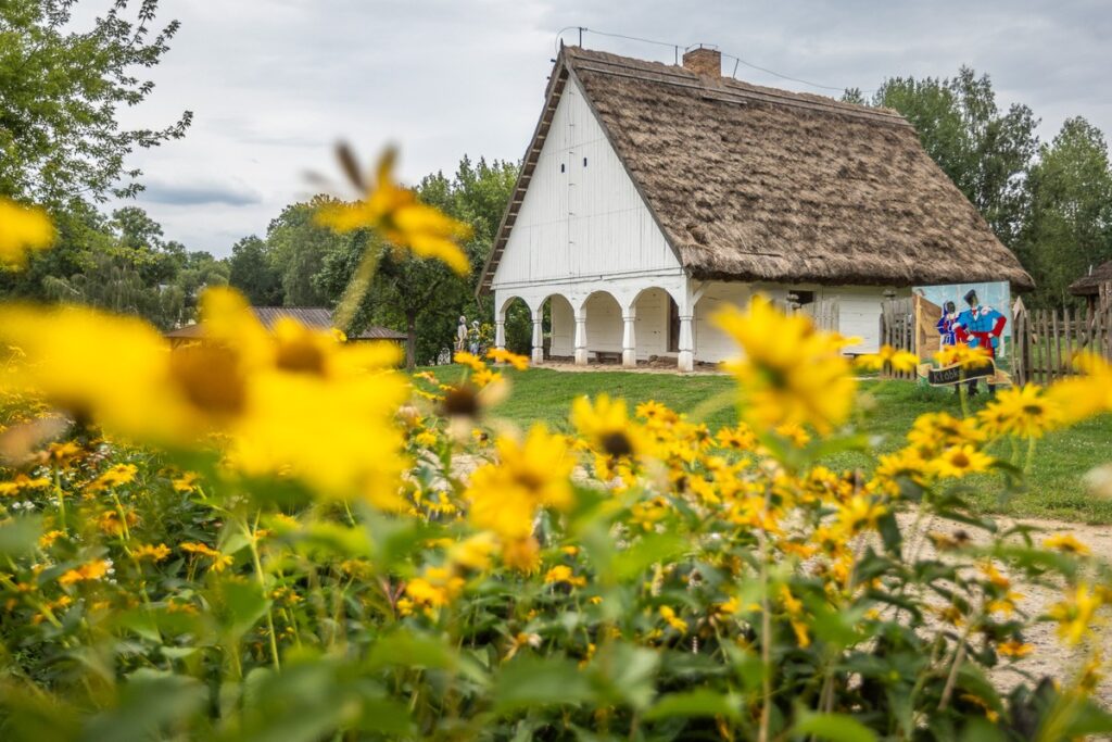 Skansen w Kłóbce fot. Szymon Zdziebło/tarantoga.pl dla UMWKP